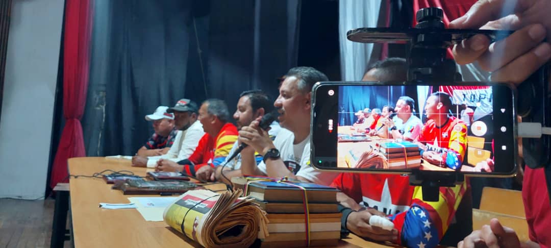 Mira_Venezuela's tweet photo. “Este es un esfuerzo de todos y cada uno de nosotros y que nos conlleva a la alegría de ver los mejores resultados, el día de hoy la militancia de @Trujillo_MRT leal a la revolución y a @NicolasMaduro con disciplina asume el proceso de adecuación”. @Tupa_Esteban Sec. Nal. de Org. https://t.co/E3EOgOxa31