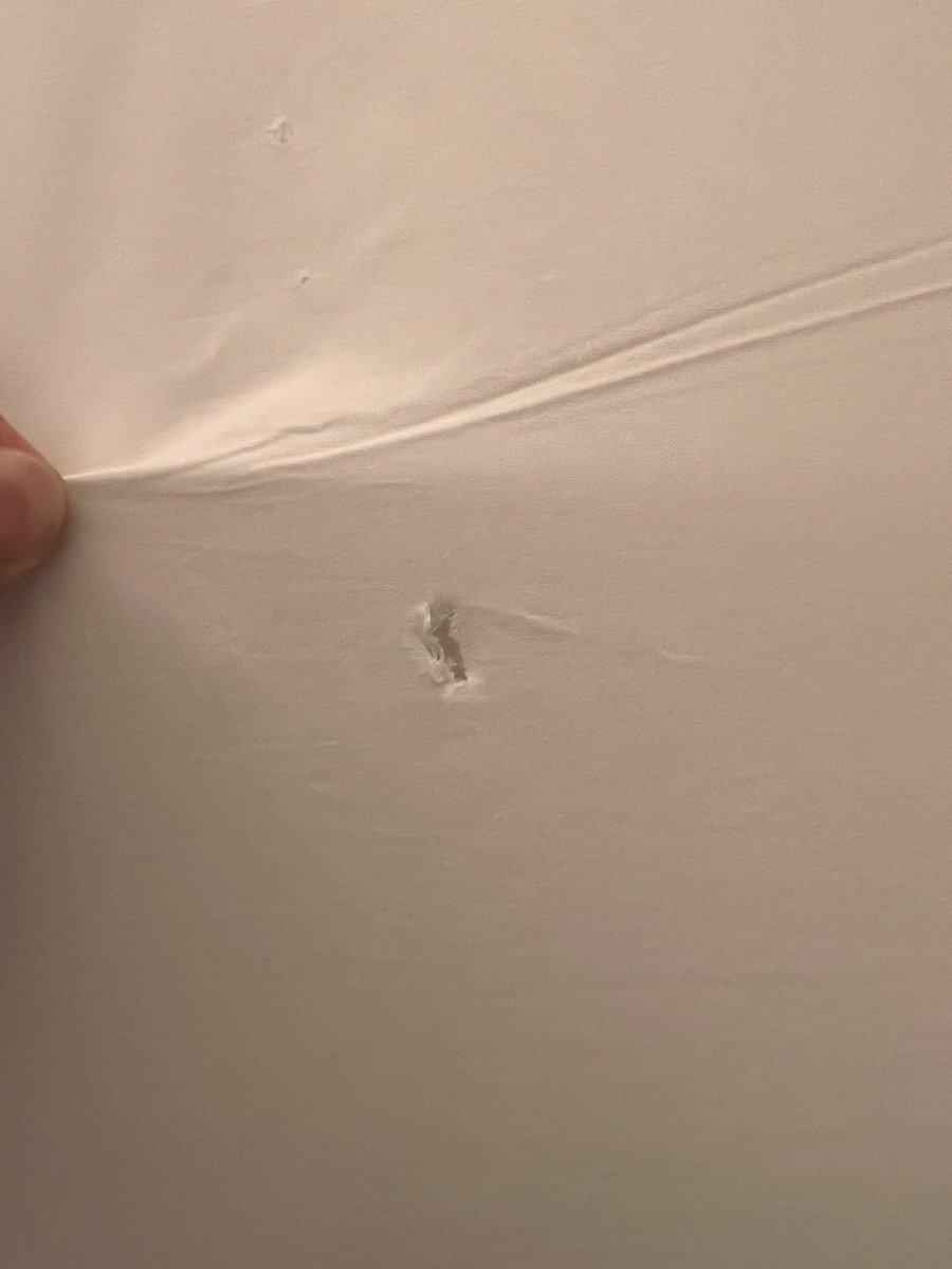 DWanderinSoul's tweet photo. Guest experience at a 4 star property of @Marriott these days comes with a fitted bedsheet which doesn’t fit and has holes in it. If this is what a @MarriottBonvoy member gets, I don’t even want to know what would be the experience for a non-member. https://t.co/E1UeMgJjvQ