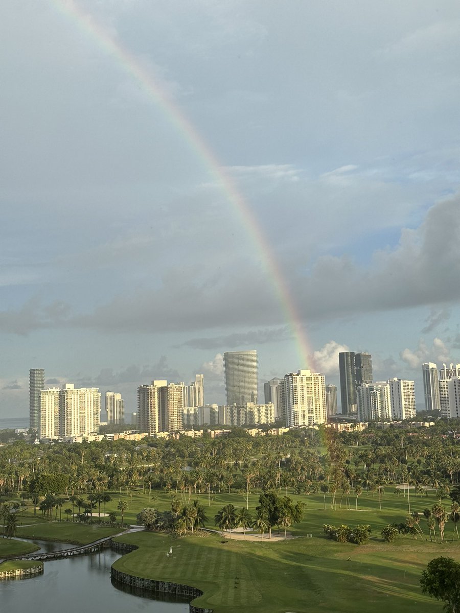 CameronAllenn's tweet photo. @WPLGLocal10 sighted the end of the rainbow in Aventura at Turberry Country Club 9/9/23 at 7pm https://t.co/koNtu5yOop