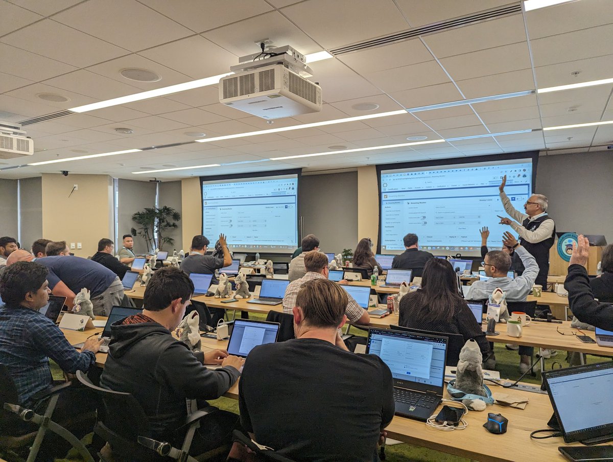 It is very exciting to see so many Trailblazers attending <a href="/amitmalikus/">Amit Malik</a>' integration architect #trailblazer-bootcamp at #DF23