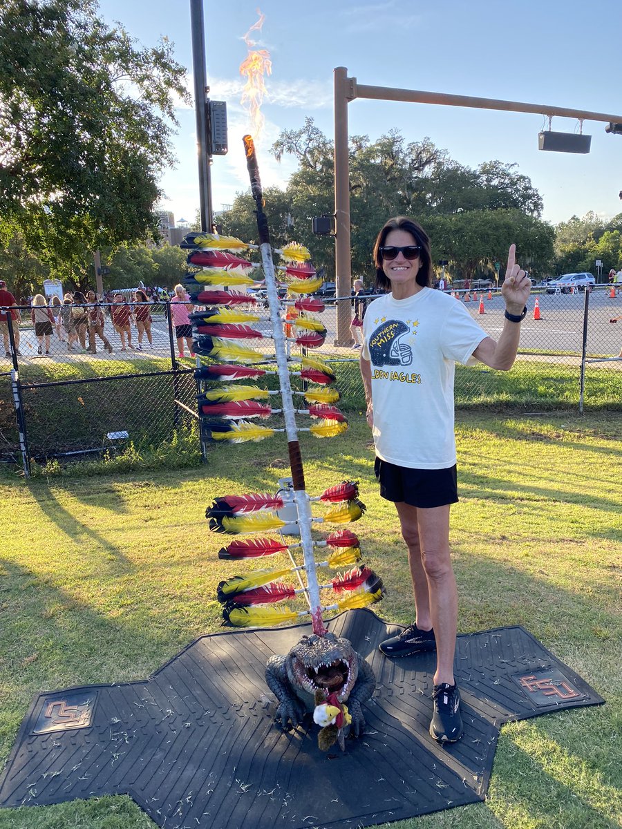 deancantrell405's tweet photo. I snuck pictures in all over this campus! Let’s go Eagles 🦅 
#dedicateddean
#SMTTT https://t.co/7yjMkSAlrx