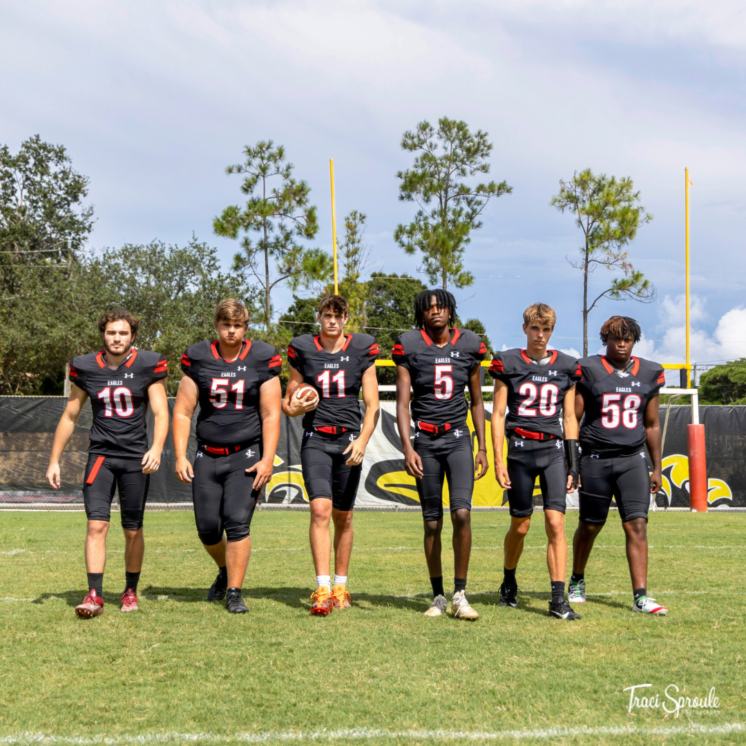 TraciPhotos's tweet photo. Just a few of my faves from sports portraits day!

#fallsports2023 #footballseniors #volleyballseniors #ladiesgolf #southfloridasports #jupiterseniorphotographer https://t.co/19kk2padjK