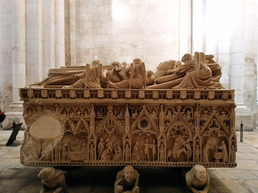 #SundayStonework
Inês de Castro's (1325-1355) tomb