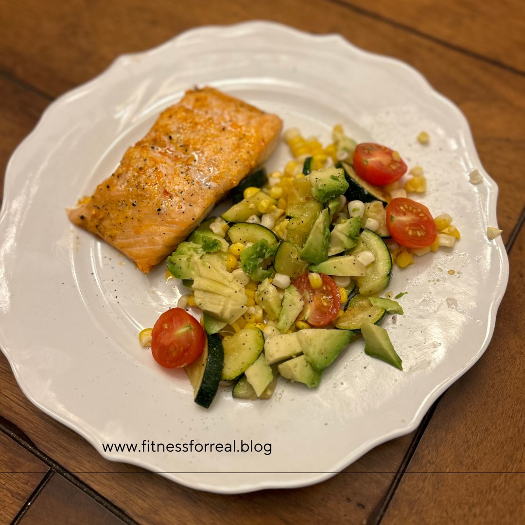 It's often the simple and unglamorous habits that make a big difference in building a healthy lifestyle. Meal planning, is one of those underrated tools that can make eating well a lot easier! Please check out the latest post for more info fitnessforreal.blog/7-easy-steps-f…