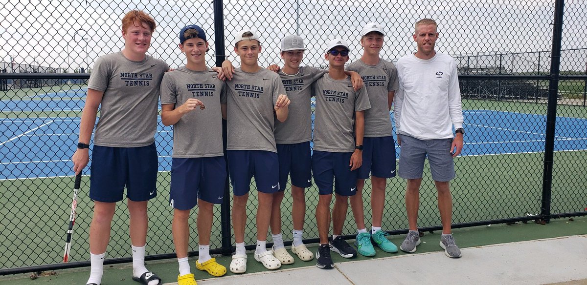 LNStennis's tweet photo. Good work gentlemen! Gator nation 🐊 earned 5th as a team today at the very competitive Millard North JV 🎾 Invite! Also, Kobe and Keegan brought home 3rd at 1 doubles! https://t.co/ECoDx8kCGf