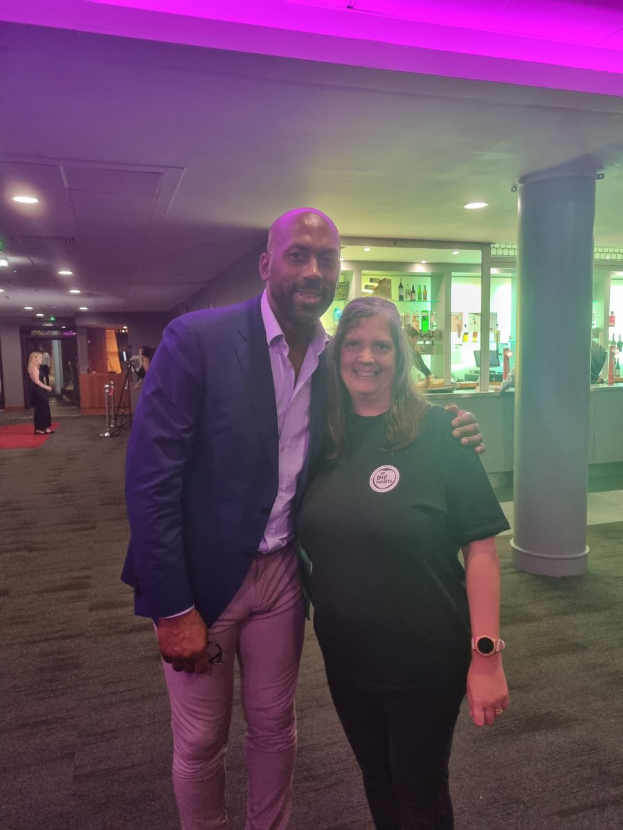SharonMoncrieff's tweet photo. Had a great might volunteering at #BigHeartsGala.  Surprising at the people you meet 😁 https://t.co/rgF4N5TJ9w