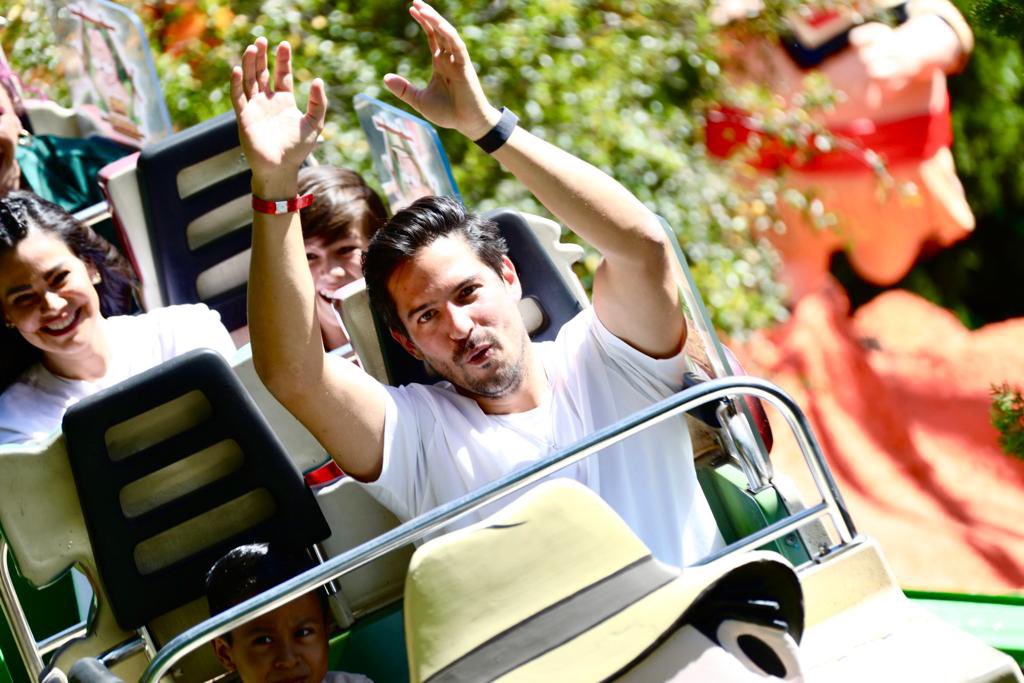 DrSimiTV's tweet photo. @drsimioficial hace historia al ser el primer personaje mexicano en tener su propia atracción en @SixFlagsMexico @fsimilares https://t.co/WhDdhbkC2I