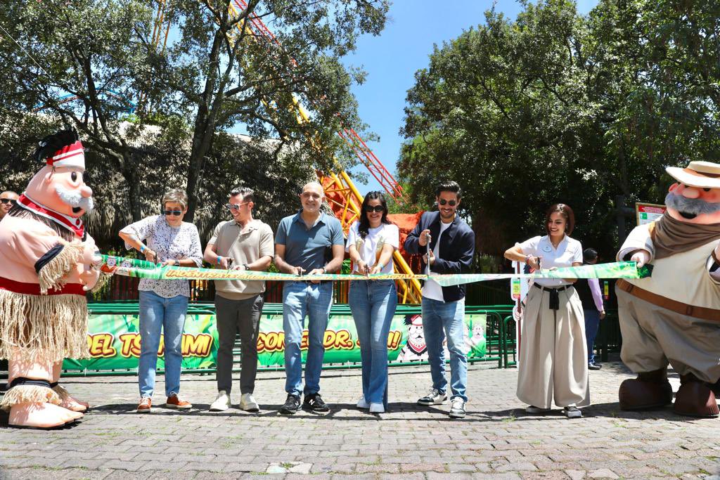 DrSimiTV's tweet photo. @drsimioficial hace historia al ser el primer personaje mexicano en tener su propia atracción en @SixFlagsMexico @fsimilares https://t.co/WhDdhbkC2I