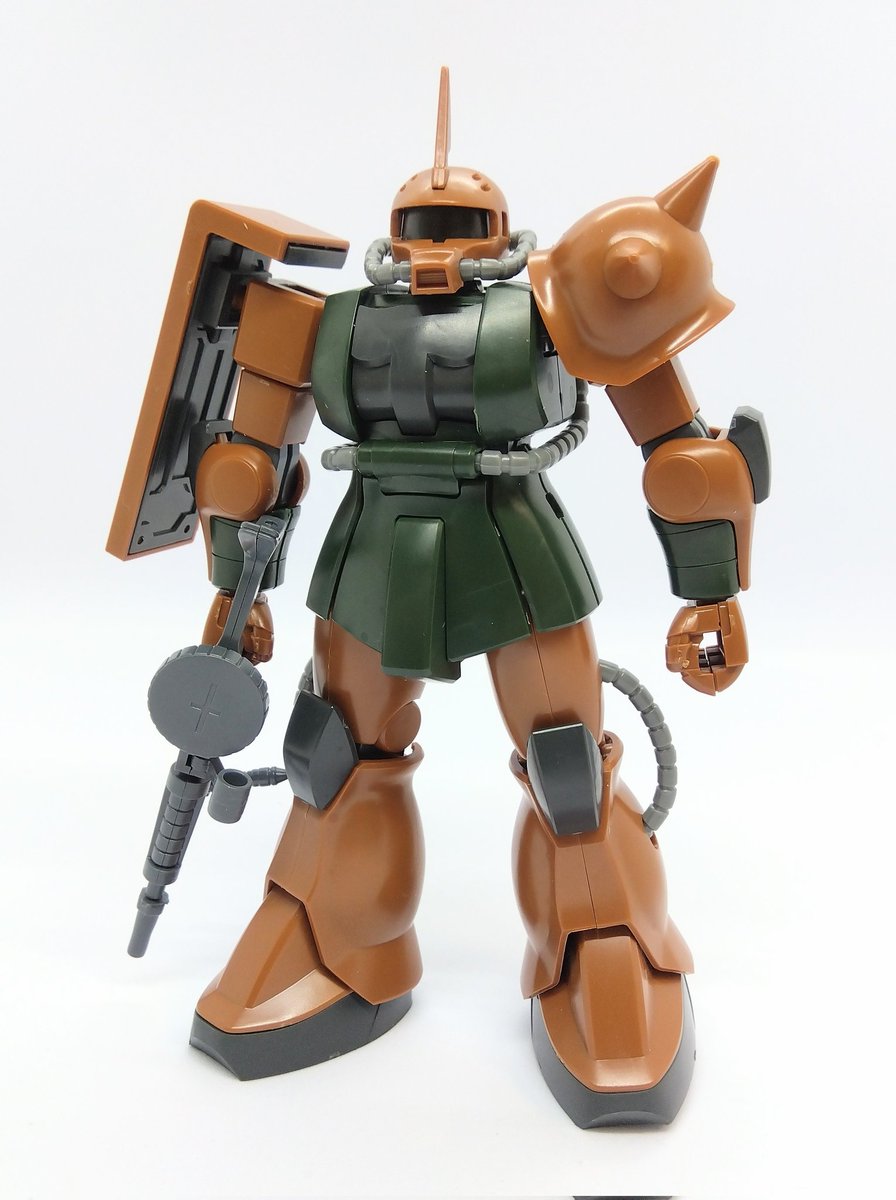 c6217expressaki's tweet photo. HGUCガルマ専用ザクの組付が終わりました。シャア専用ザクと並べてみましたがシャアが嘲笑ってる気がしたのは私だけでしょうか?
#ガンプラ
#ハイグレードユニバーサルセンチュリー
#機動戦士ガンダム
#ザク2
#ガルマ専用ザク
#MS06F2 https://t.co/F9Nkmtuax9