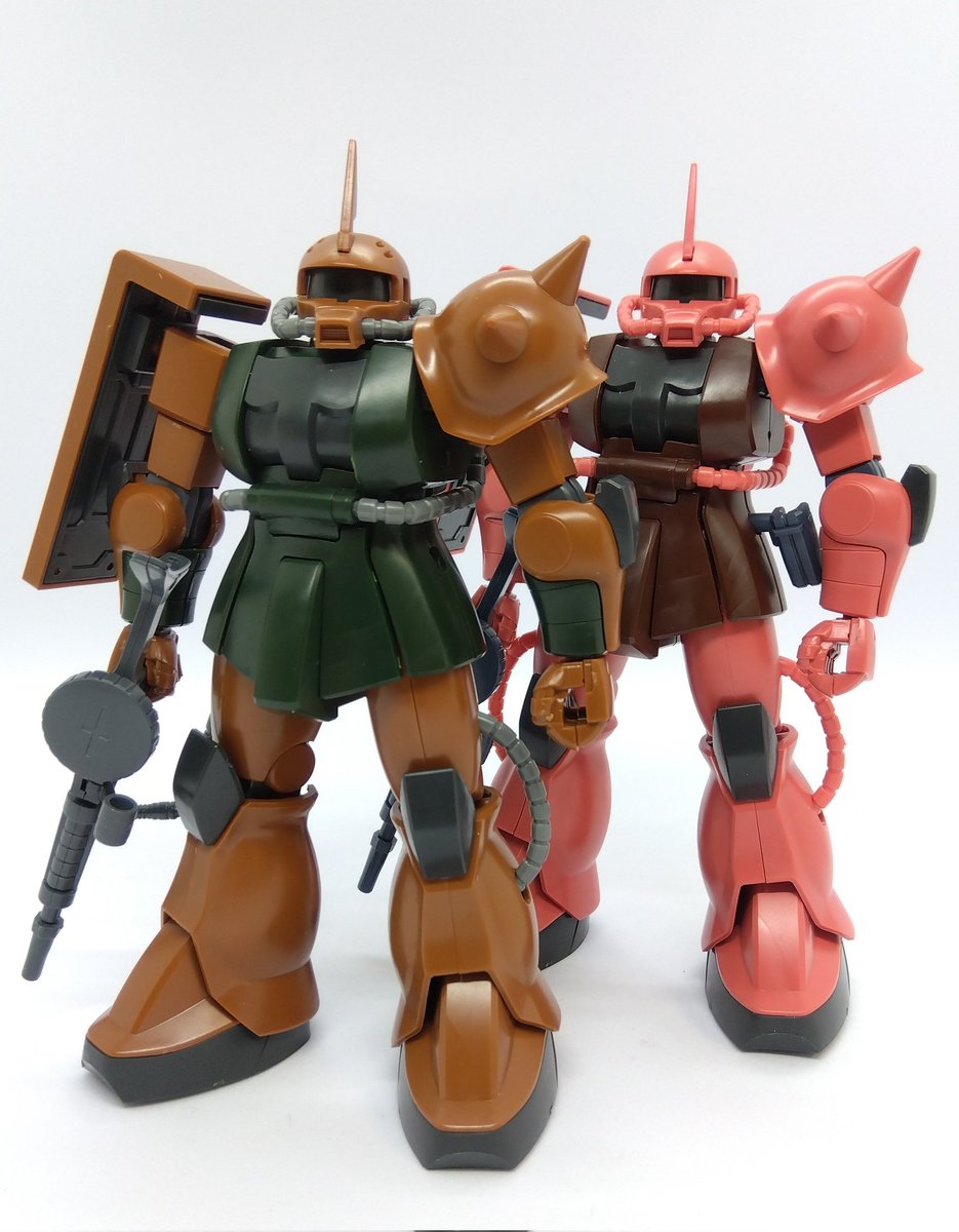 c6217expressaki's tweet photo. HGUCガルマ専用ザクの組付が終わりました。シャア専用ザクと並べてみましたがシャアが嘲笑ってる気がしたのは私だけでしょうか?
#ガンプラ
#ハイグレードユニバーサルセンチュリー
#機動戦士ガンダム
#ザク2
#ガルマ専用ザク
#MS06F2 https://t.co/F9Nkmtuax9