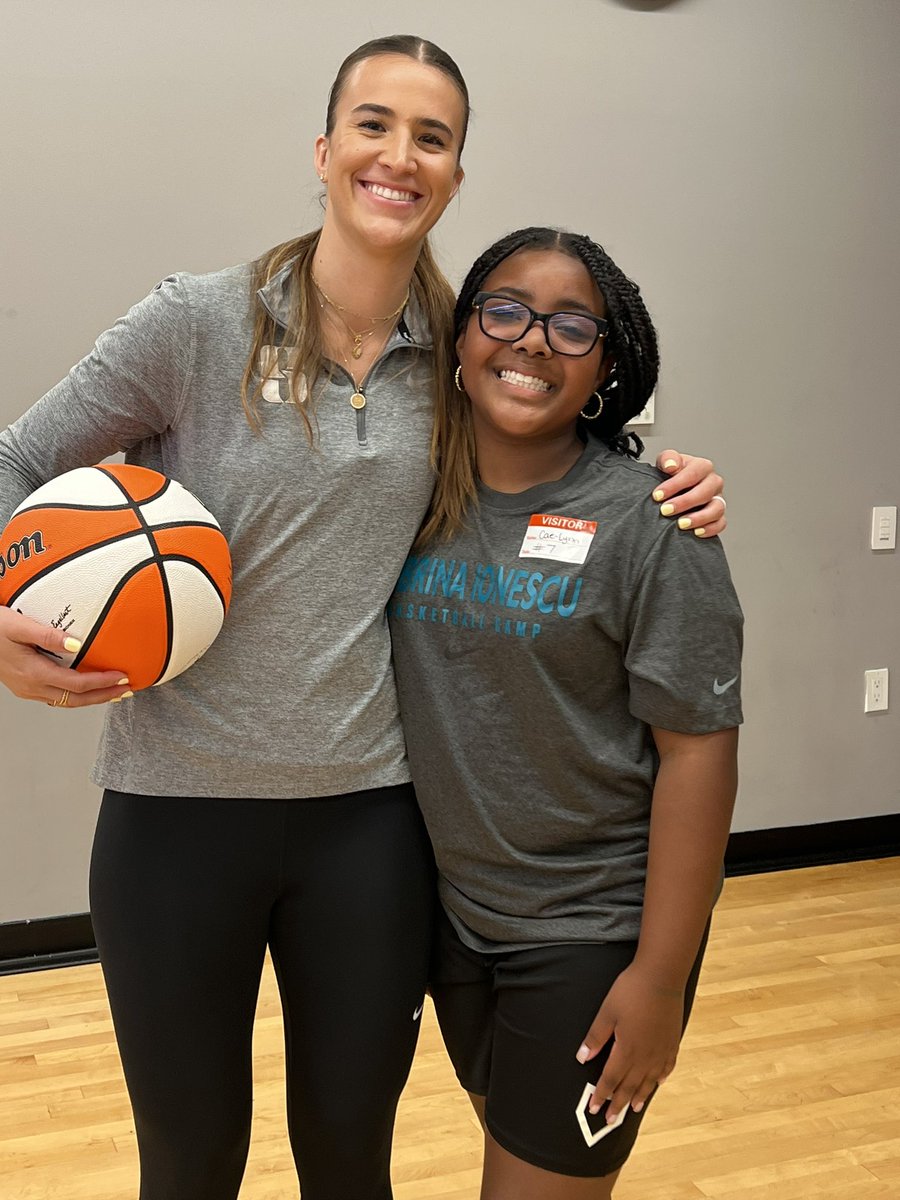 ClarisaForNY's tweet photo. Amazing basketball clinic today for DREAM scholars. π Thank you.
#SI20Foundation
@wearedream @sabrina_i20
#Community #WeAREDREAM https://t.co/4GTFPsMVAo