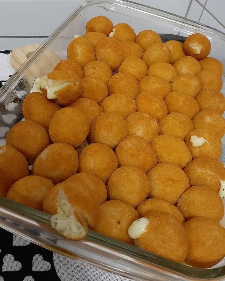 food_porn17's tweet photo. Bolinha de queijo https://t.co/nPhCJwgXyY