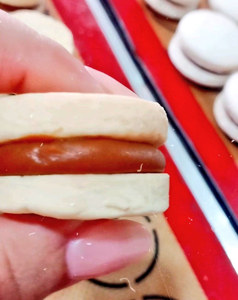 Silnari's tweet photo. Me pidieron la receta de las alfajorcitos mini que subí hoy rellenos con dulce de leche, así que acá van! https://t.co/1LnNOnLdR6
