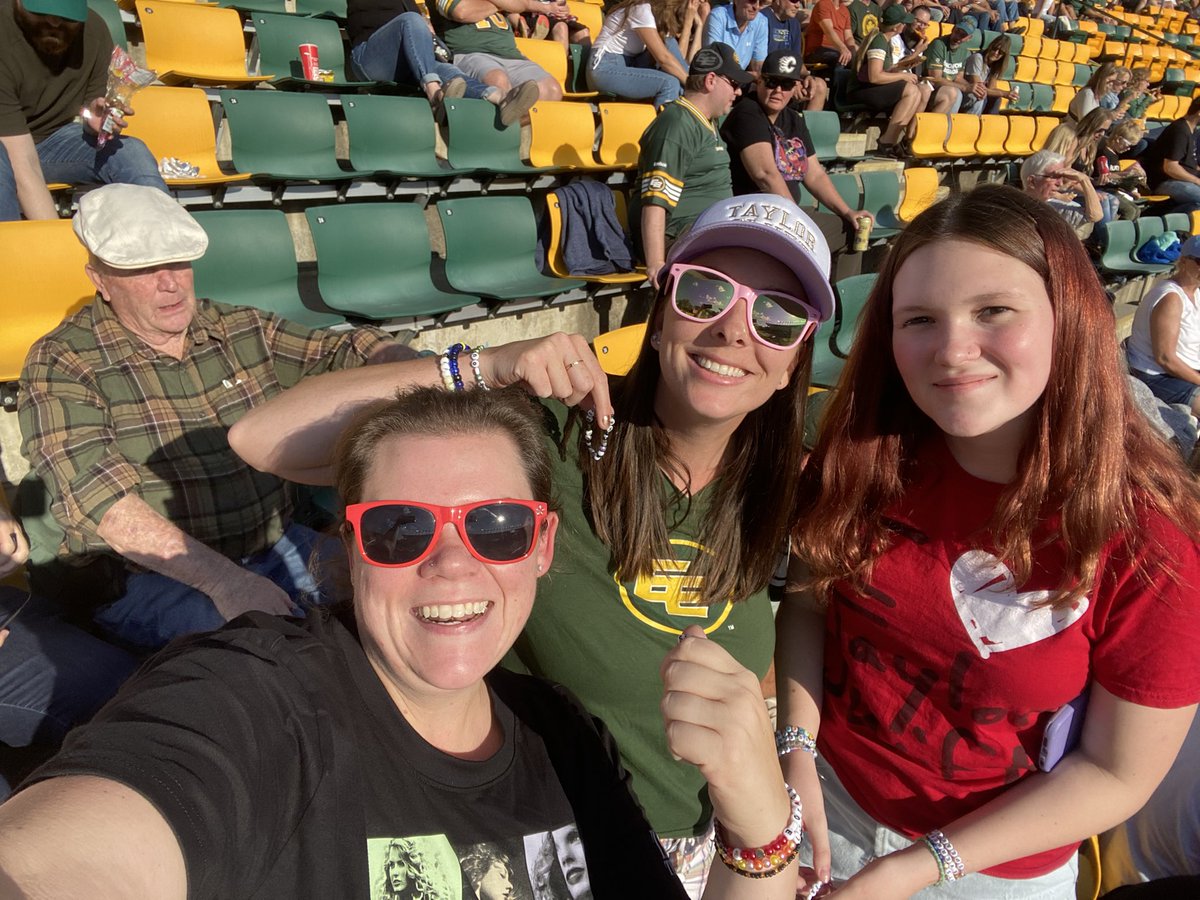 Kristin Kat tweet media