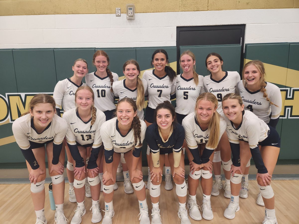 BishopHeelanVB's tweet photo. Heelan goes 4-2 this weekend! The two losses come at the hands  of two very highly ranked teams! What a great weekend to be a Crusader! #silverbracketchamps https://t.co/G85nzB7q1G
