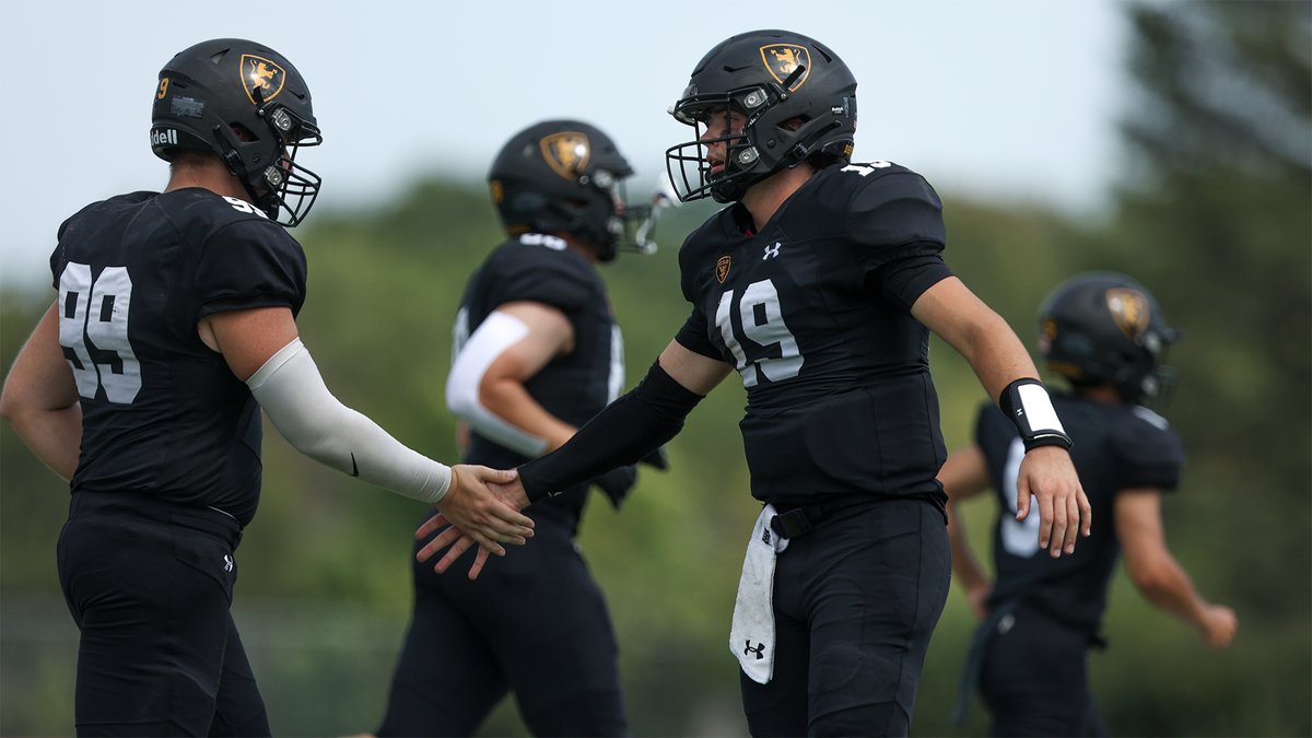 .@StOlafFB racked up its most yards of total offense since Nov. 3, 2007 - or 5,789 days if you prefer - in rolling to a 52-21 win at Luther this afternoon! RECAP: athletics.stolaf.edu/news/2023/9/9/… #UmYahYah | #OlePride | #d3fb | #DefendTheHill