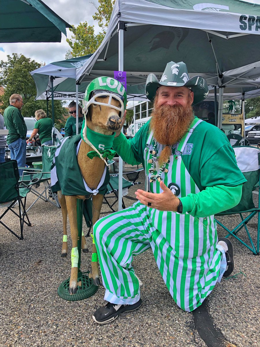 PresidentBeard's tweet photo. You just can’t find a better experience than game day on a college campus in the fall!

(And I was reconnected with Lou the Deer!)

GO GREEN!!!

#BTNTailgate #GoGreen @msualumni https://t.co/AbBuXPBmPW