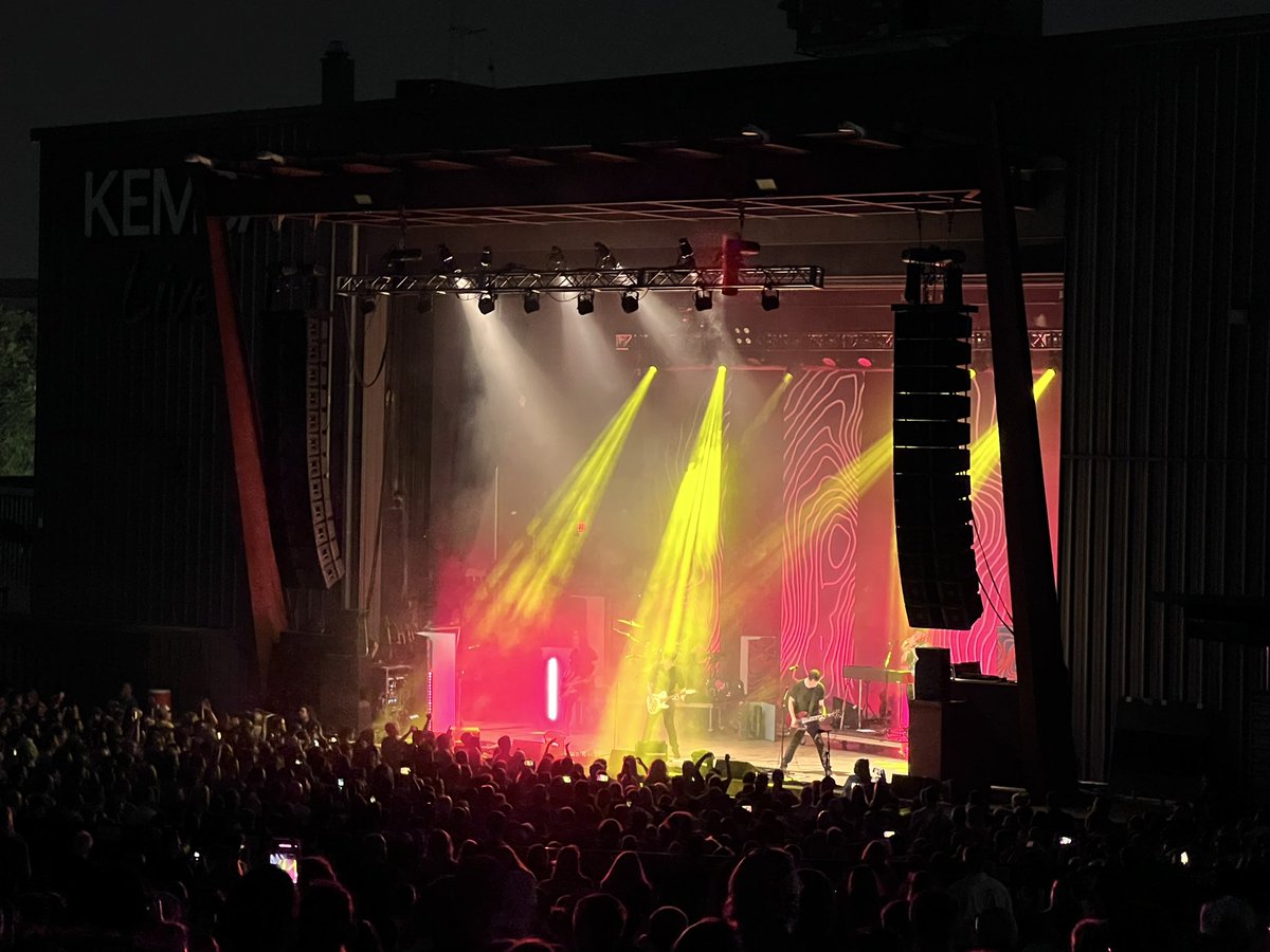 The BEST time of year for a concert at @promowestlive KEMBA Live!   @ManchesterOrch was simply a-maze-ing!

#cbusinsider #livemusic #asseenincolumbus #music #manchesterorchestra