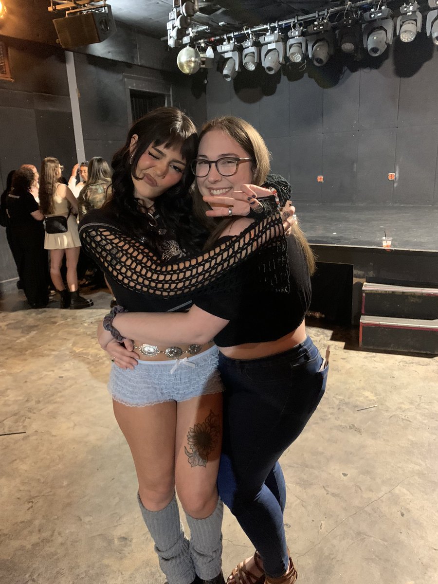 temporarycoma's tweet image. i'm just daydreaming thru my reality ✨ i had the best night at your show @almondmilkhunni 🖤 i'm so proud of you and can't wait to be part of your journey 🥰 thank you for being you 😘