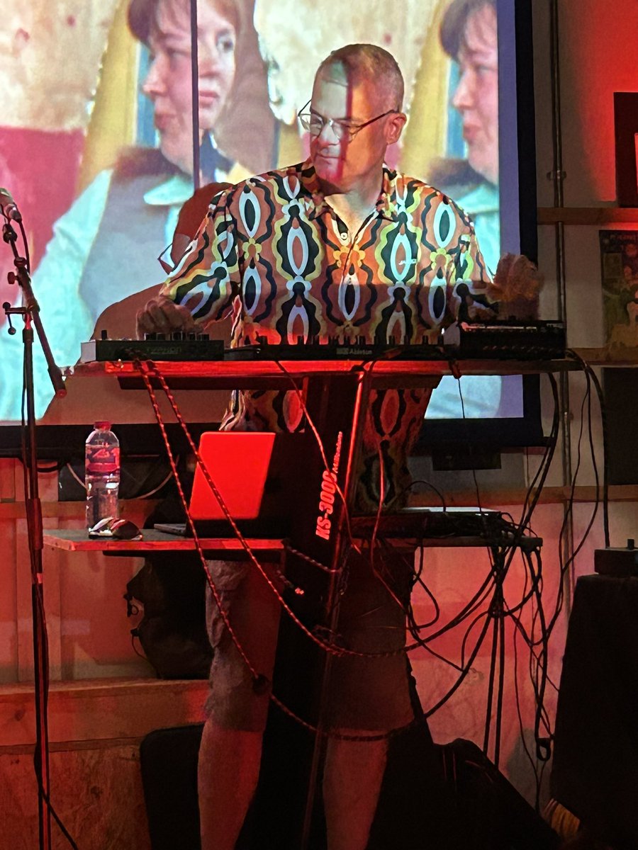 Sophisticated and very live it’s @RuncornPlan at @InDropped  / <a href="/SorSpromotions/">SinkOrSwimPromotions</a>