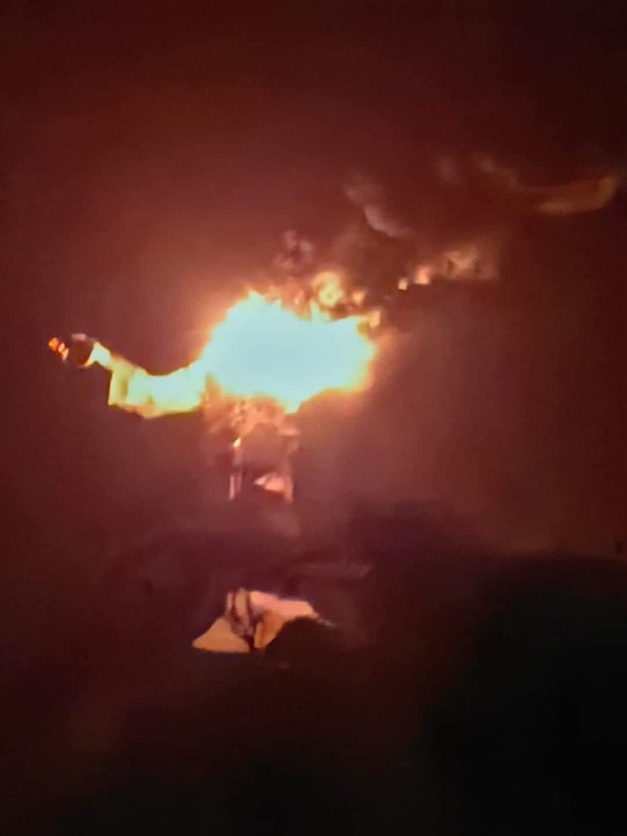 deZabedrosky's tweet photo. 🇲🇽 AHORA | Un rayo golpea el emblema de fé del "Cristo Pescador", provocando su destrucción en La Concordia de Chiapas, #Mexico. (Septiembre 09, 2023). #Powerful #Lightning #Fire #Imagen #Climagram

Medios Locales ✓. Cerro el Respaldo. https://t.co/1PNTrg6zno