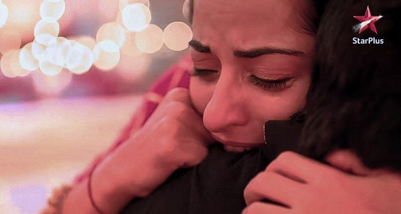 Harshrajputfan's tweet photo. Her safe place = His arms 🥺🤍

#piansh #niyarsh #harshrajput #niyatifatnani #nazar  #terimeridoriyaann #miss #couple https://t.co/kFD7paYrIA