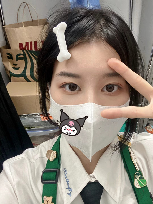 MaxineWalkley5's tweet photo. 看什么看 我今天很生气 没有粉丝来找我玩 我想摸个小鸡巴都没有  哼 https://t.co/uqzbe80C1t