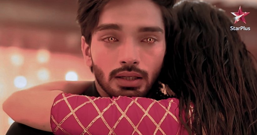 Harshrajputfan's tweet photo. Her safe place = His arms 🥺🤍

#piansh #niyarsh #harshrajput #niyatifatnani #nazar  #terimeridoriyaann #miss #couple https://t.co/kFD7paYrIA