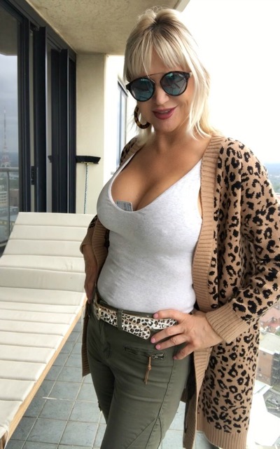 Love MILFS?  Why not join me on https://t.co/xxWdlaZDLa https://t.co/0VUMMeocah