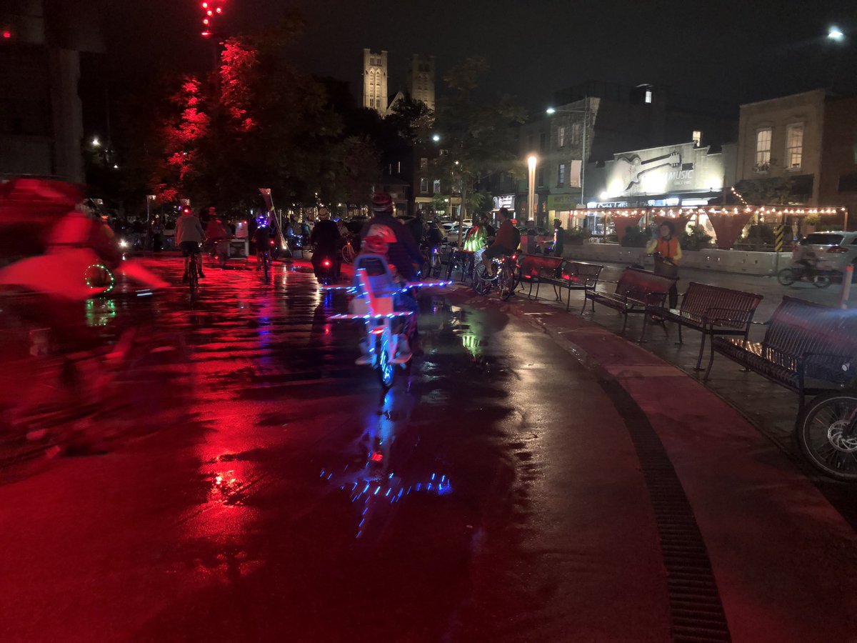 benitavanm's tweet photo. Congrats to GCAT @activeguelph on another successful #bikethenight event! I met pirates, airplanes, and doggos and adored the atmosphere of this family-friendly ride 🚲🚨🥳 https://t.co/YDz8S4YMGA