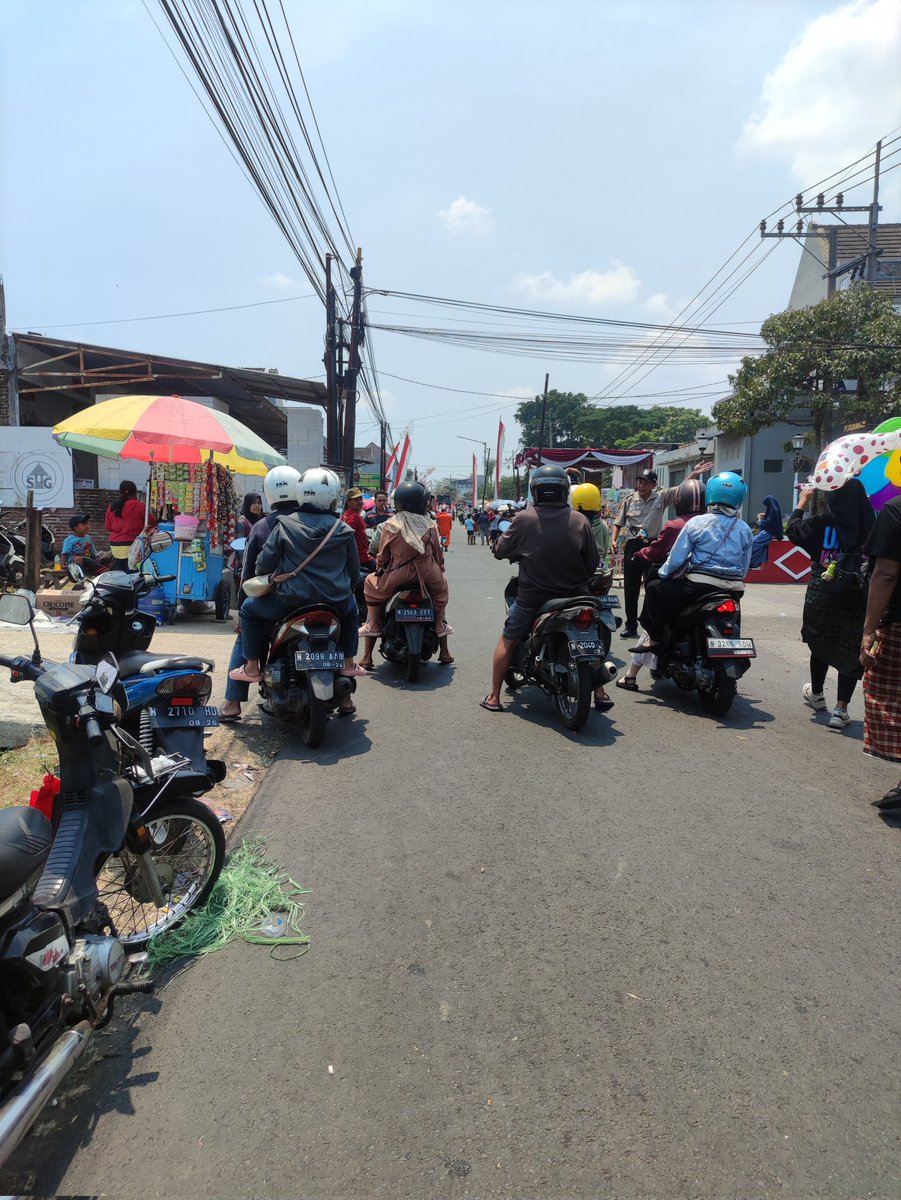 gatottri_'s tweet photo. Hindari Jalan raya Bamban, Pakis. Saptorenggo duwe hajat. 
@infomalang @yusufgunawan https://t.co/a0jnt8IZLB