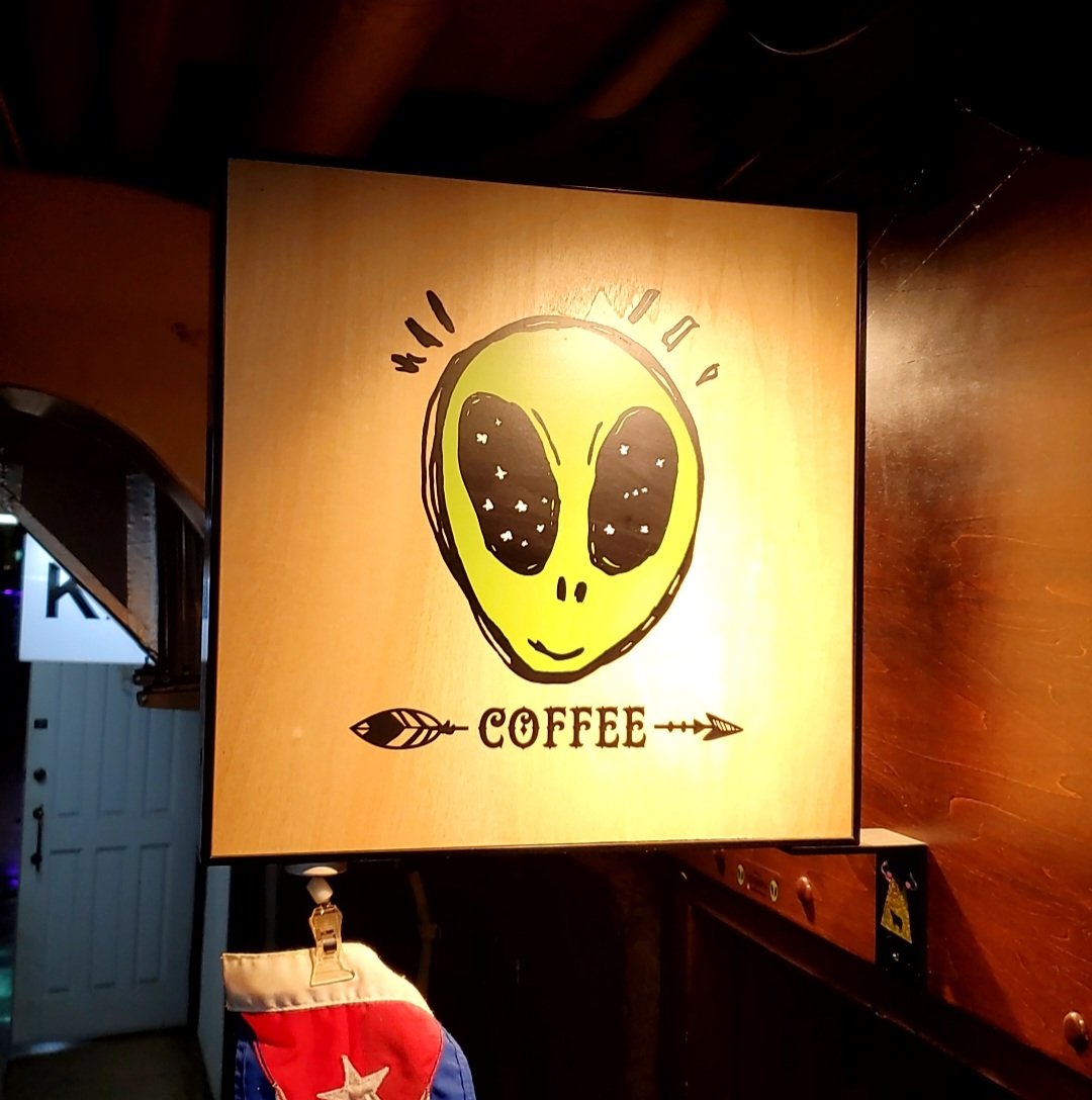 hidustbox's tweet photo. 0番地珈琲店
すすきのゼロ番地にあるカフェバー。
宇宙人·海外旅行·粘菌ここら辺の話が好きな人は、マスターと会話が盛り上がります！
CBD取り扱い店。
プラスチック廃���のお店なので、紙ストロー使用。
いちごミルク好きなマスターが作るいちごミルクがガチでウマイ！
いちごミルクを飲みに行くんだ！ https://t.co/Yh6xBXDNYs