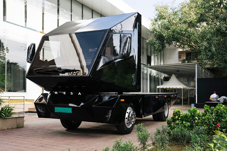 autocarpro's tweet photo. Bengaluru-based Tresa Motors unveils its designed- &amp; made-in-India e-axle with axial flux motor; DAX-1 integrates Tresa’s Flux 350 motor, motor controller, AMT gearbox &amp; differential into a single unit; on-road trials of heavy electric truck to begin soon https://t.co/OKzk90RIqW https://t.co/Emrh7LzYOM