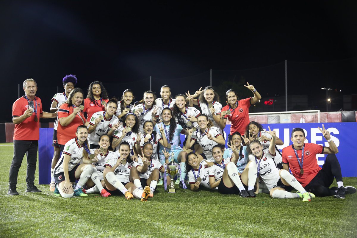 Un campeonato más, gracias a Dios por permitirme estar en cancha y disfrutando de estos momentos que nos regala el fútbol❤️🖤🏆
BICAMPEONAS❤️🖤🏆