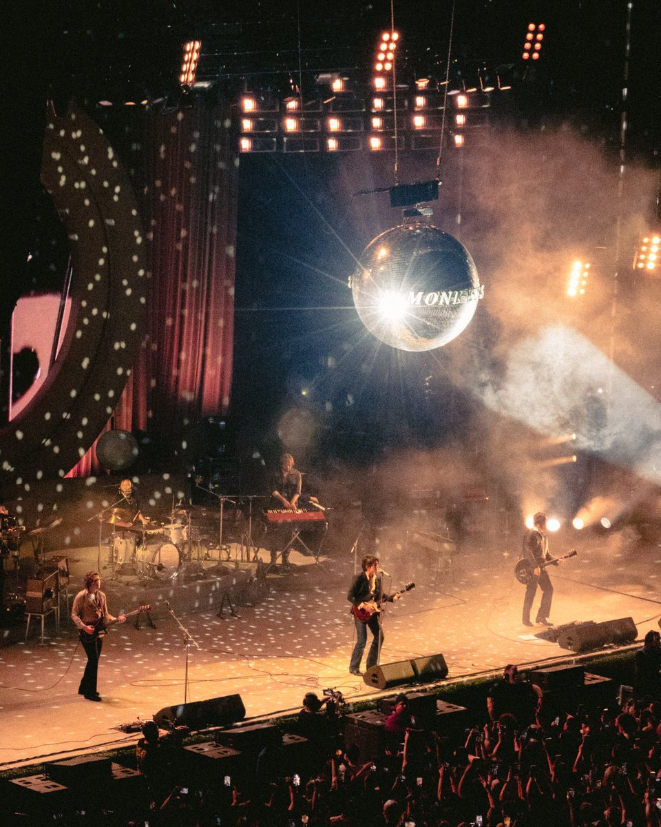 davidpresspass's tweet photo. Fulfilled a childhood dream and got to see the Arctic Monkeys. Oh and I got to photograph them too. 🪩🪩🪩🪩🪩🪩🪩🪩🪩🪩🪩🪩🪩

📸 for @nystatemusic (except for the shots from my point and shoot) https://t.co/AqWQAkFTX3