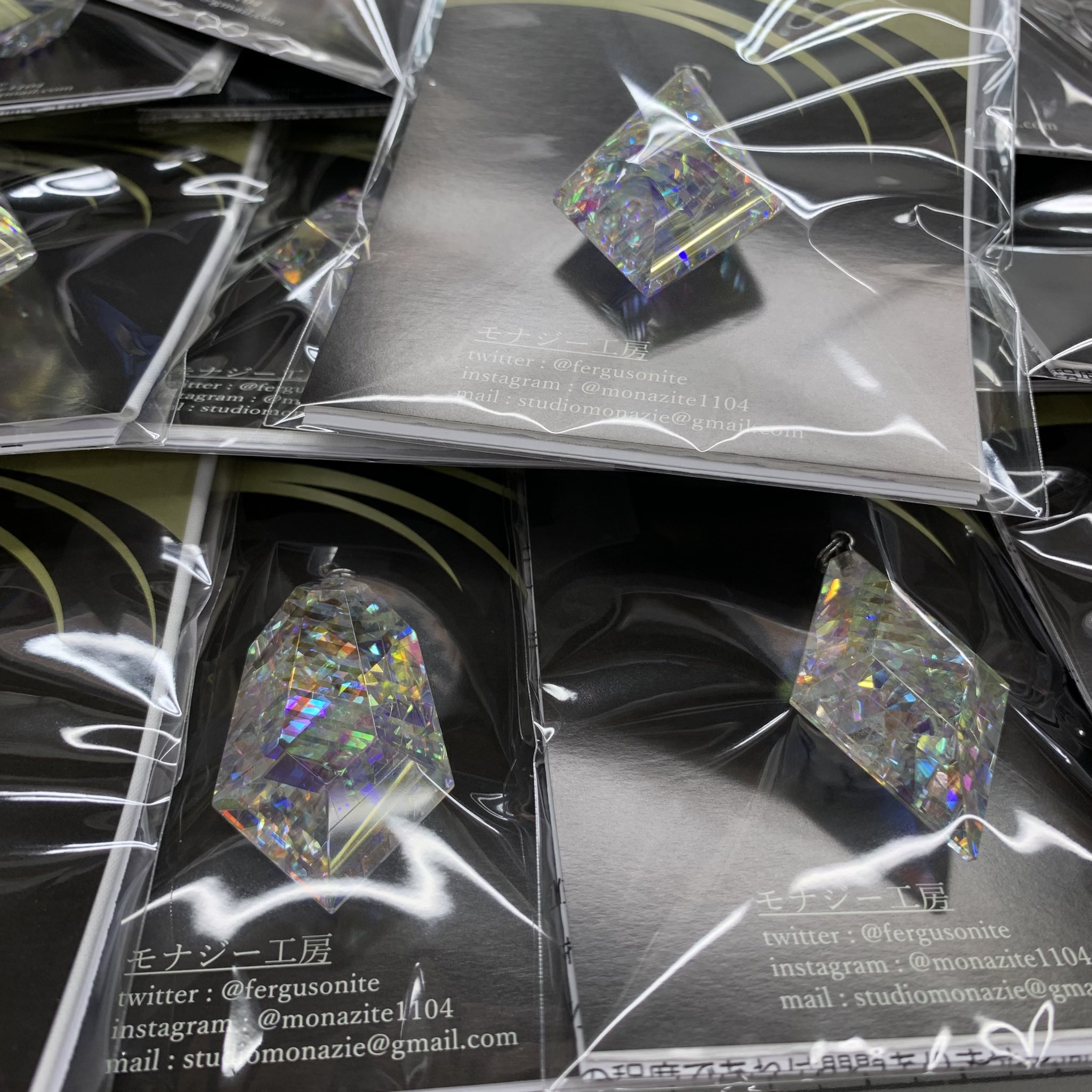 モナジー工房 ｢虹の結晶｣積層ガラス研磨アクセサリー専門制作