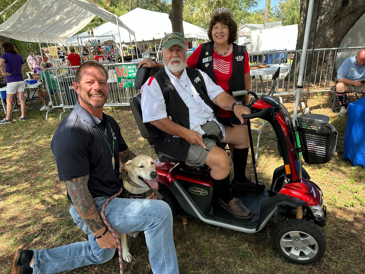 Healing Paws graduates Ryan &amp; Truman were on hand to represent #HP4Ws at the Krewe of St. Andrews' Fall Festival. We are grateful &amp; honored to be chosen as this Krewe's benevolence as they "Mardi Gras American Style" in 2024!
 #Veterans  #community