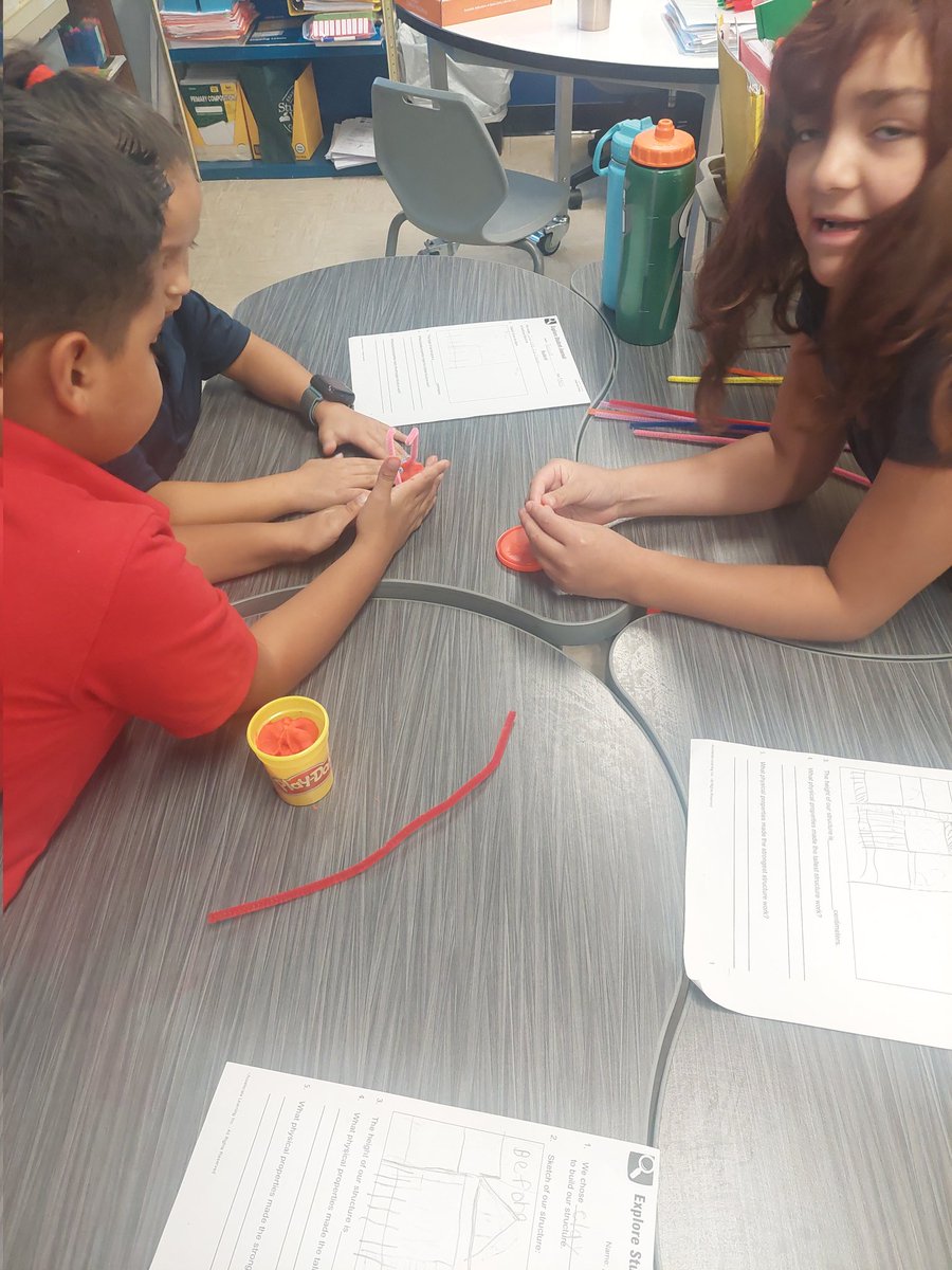 M_Ra016's tweet photo. STEM project in full swing! 🥰   @LancasterAztecs @erodriguez0811 @zeila_wittke https://t.co/Ve5tpNwTBT