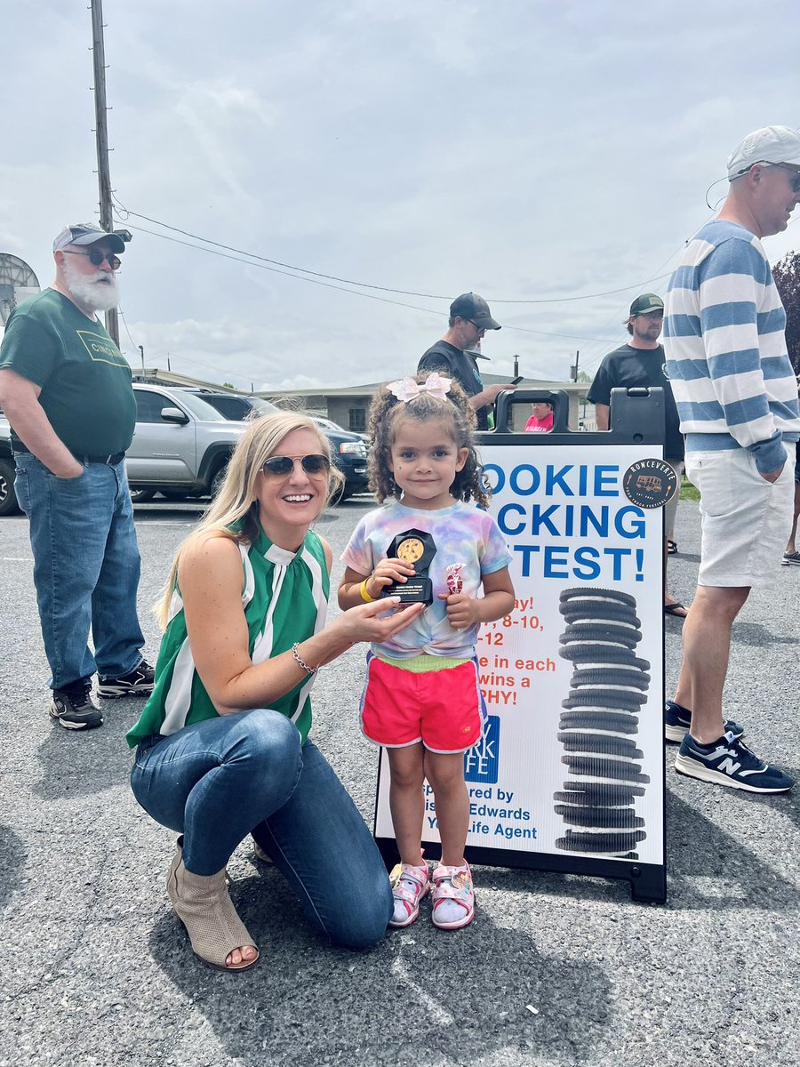 myagentedwards's tweet photo. On Saturday, Sept 23, please join us for our annual cookie 🍪 stacking contest at Autumn Harvest Festival -Monroe Co WV! 🍁 Festival runs from 9a-4p. There will be live music 🎶, flower show 🌸, canning show, kiddie tractor pull, hay bale toss, horse show 🐎 + so much more! https://t.co/4ZbOUpc3ld