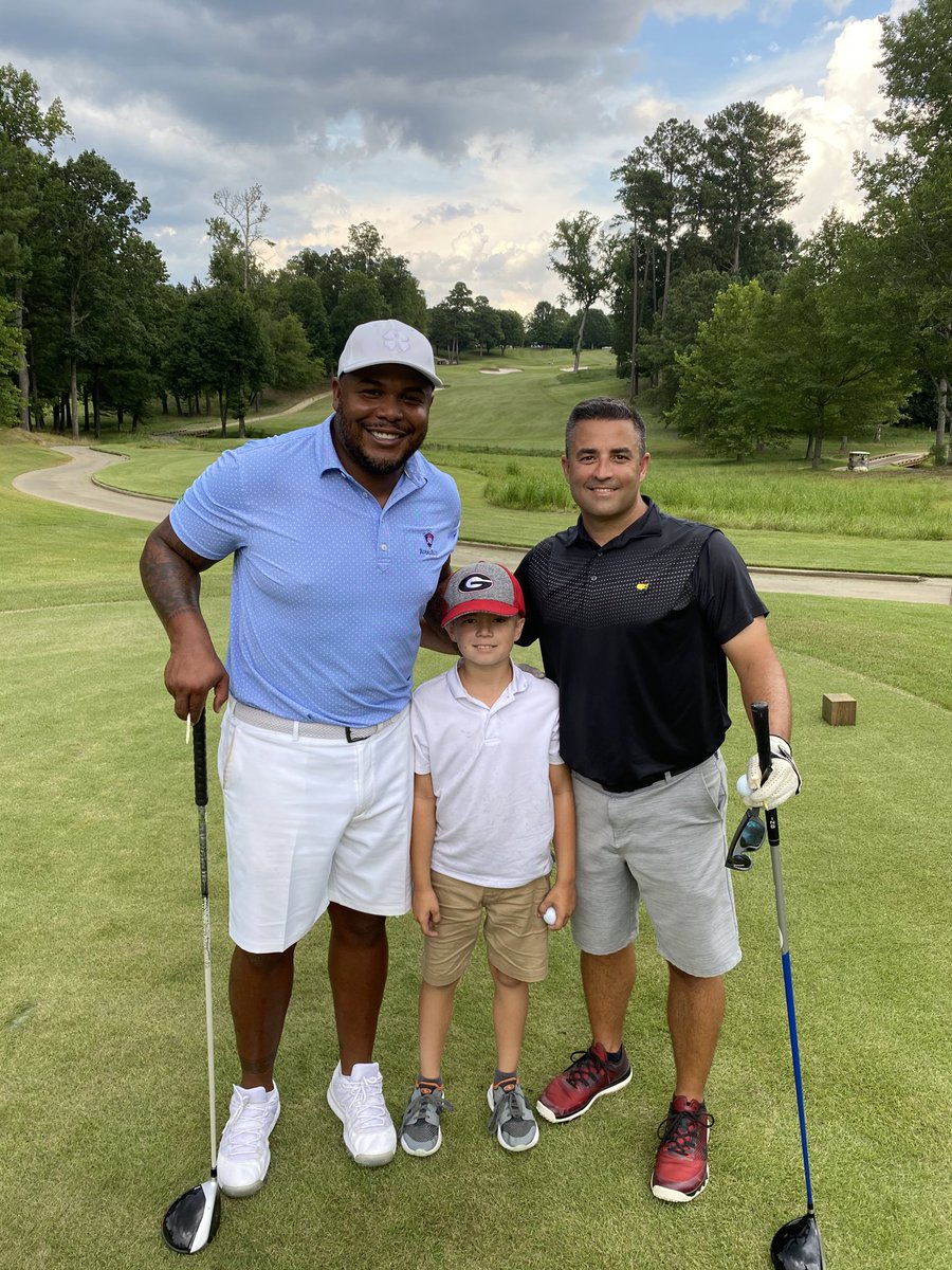 J_Ray03's tweet image. The @Braves retiring 2️⃣5️⃣ reminds me of an awesome summer day in ‘21 when I hit the course with the greatest center fielder in history.  I received no compliments on my fungo skills that day from this future hall of famer but what an awesome time hanging out with @andruwjones25