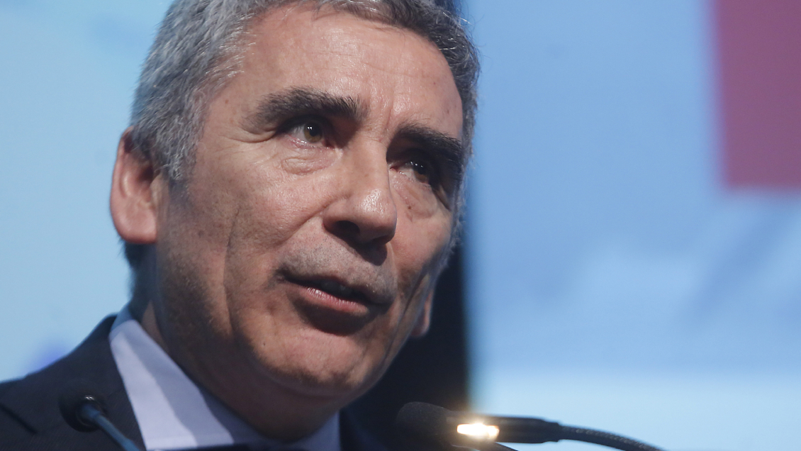 Cooperativa's tweet image. #CooperativaContigo Rector Peña y los 50 años: "Alguna vez abrigamos la esperanza de que apareciera una derecha democrática, liberal. Pero la derecha se ha mostrado como es: aferrada a su trauma de la UP e incapaz de desprenderse de la dictadura" tinyurl.com/msv86fku