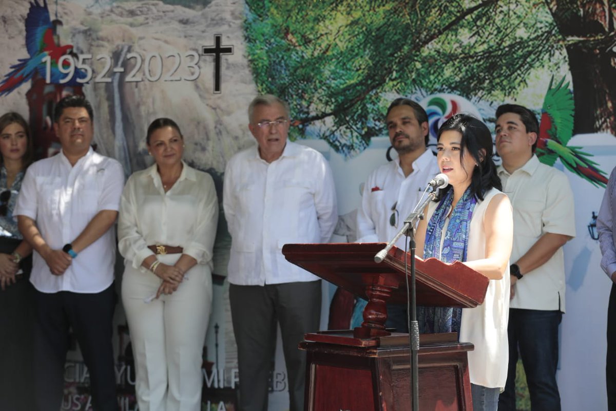 RicardoMadridP's tweet photo. En Cosalá, tierra que tanto quería mi padrino Jesús Aguilar Padilla y a la cual brindó tantas satisfacciones, rendimos homenaje en su memoria.

Gracias al gobernador @rochamoya_,  a mis compadres y a toda su familia y amigos por este gran momento.

Siempre presente JAP🦅