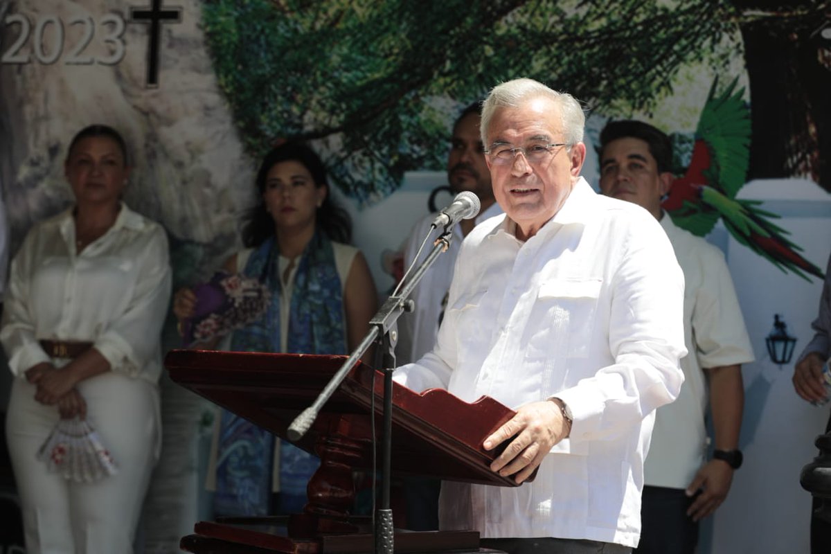 RicardoMadridP's tweet photo. En Cosalá, tierra que tanto quería mi padrino Jesús Aguilar Padilla y a la cual brindó tantas satisfacciones, rendimos homenaje en su memoria.

Gracias al gobernador @rochamoya_,  a mis compadres y a toda su familia y amigos por este gran momento.

Siempre presente JAP🦅