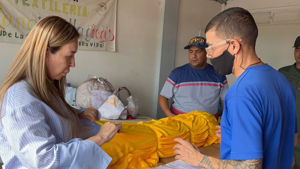 Derecho_paz's tweet photo. Continuamos con el fortalecimiento de las unidades socioproductivas en los centros penitenciarios del país, así como la garantía de los uniformes para la población privada de libertad. 
#ChinaYVenezuelaJuntas https://t.co/AhawCmZNZk