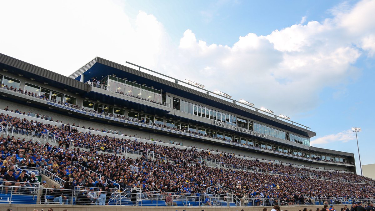 GoJacksSDSU's tweet photo. Today’s 𝗦𝗢𝗟𝗗 𝗢𝗨𝗧 @GoJacksFB attendance: 19,332 💙

#GoJacks 🐰 https://t.co/bD9wXbhk2r