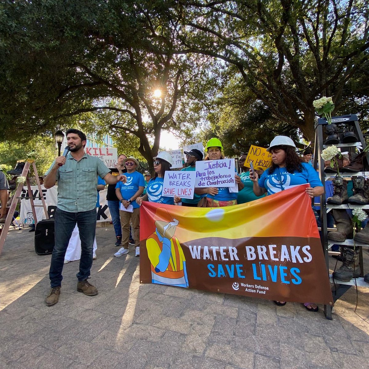GregCasar's tweet photo. 📢 ¡El pueblo unido jamás será vencido!
The stakes are life and death. We won’t stop fighting ‘til every worker is guaranteed the basic right to a water break! #WorkersCantWait https://t.co/NEXSJJ42if