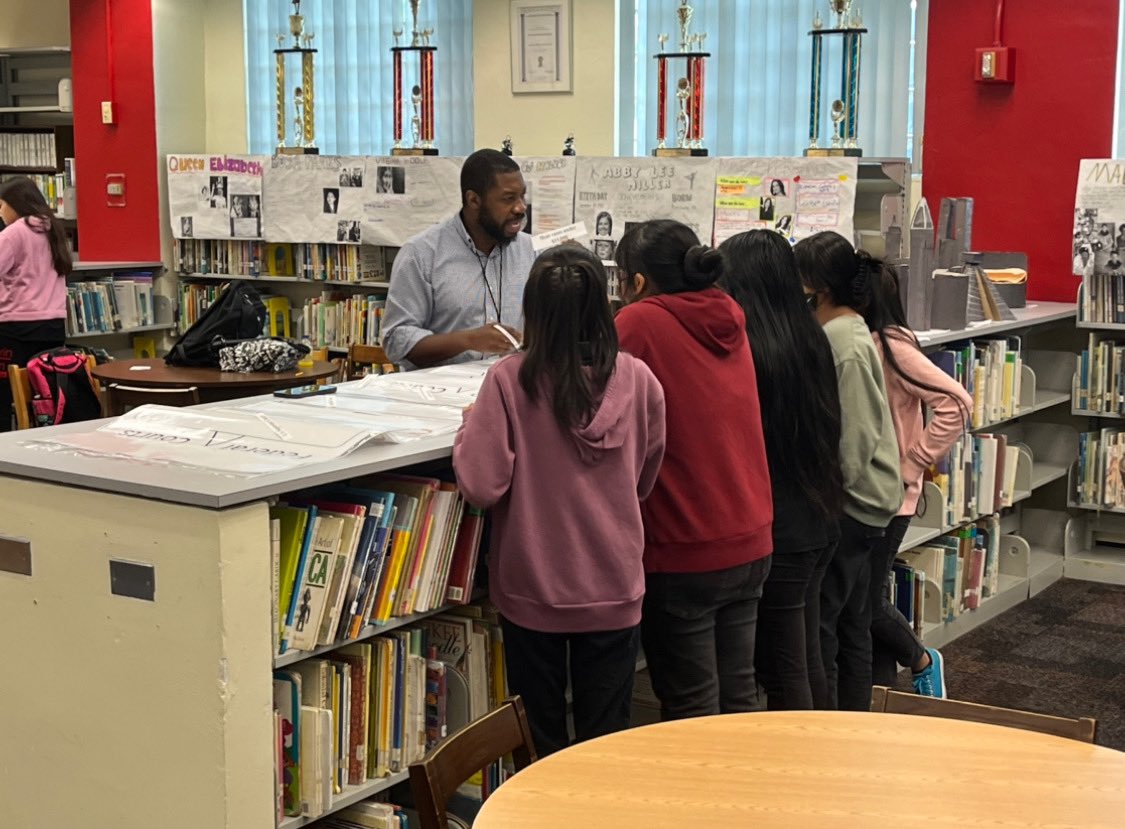 DareToLeadETO's tweet photo. We congratulate Kelvin Watson on becoming one of ETO’s newest District Supervisors. If you know him, you know that Social Studies runs through his veins. Thx for your work with students, teachers and administrators.  @kelvinwatson @trydiggs @lisagarcia_lisa @SuptDotres @docdn83 https://t.co/JlerAzoedW