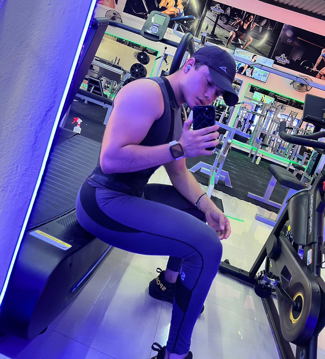 roqbiza's tweet photo. #photo #fitness #gym https://t.co/N9oHkpE2jq