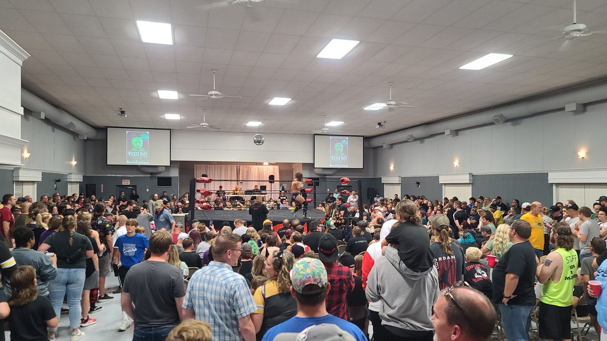 SCWPro's tweet photo. Wow! You guys PACKED the house tonight for our 20th Anniversary Event! From the bottom of our hearts... THANK YOU! โฅ #SCWPro20 https://t.co/KhY37BsG08