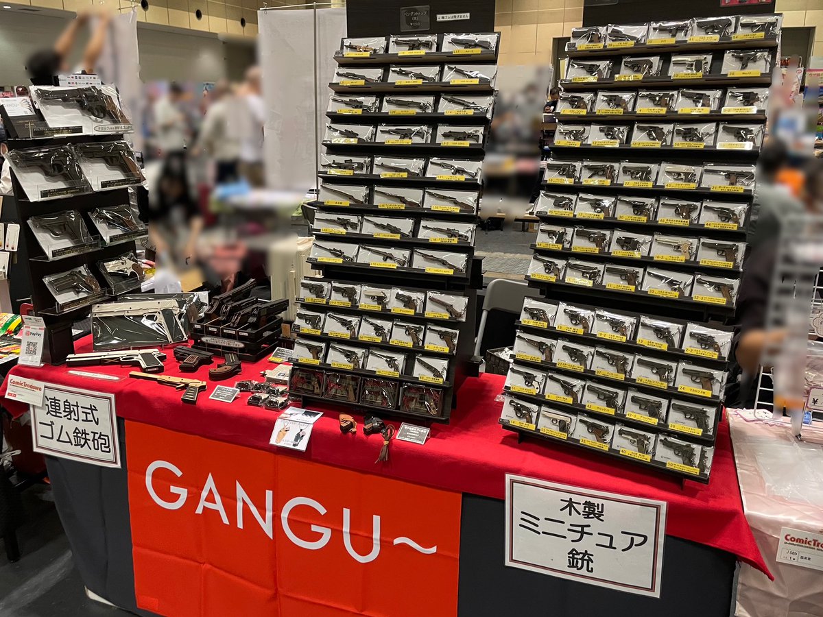 ganguu2's tweet photo. 銃型ペンダントトップ(ストラップ付き)はこんな感じで並んでいます🔫下見用に(2/2)😊 #こみトレ #ComicTreasure #こみトレお品書き https://t.co/4tDZMDC8PG